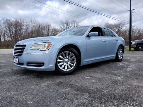 Used 2013 Chrysler 300 image 1