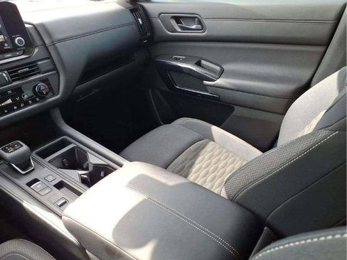 Certified 2025 Nissan Pathfinder S FWD image 12