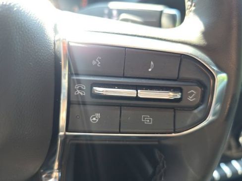 Used 2025 GMC Yukon XL Denali AWD/4WD image 25