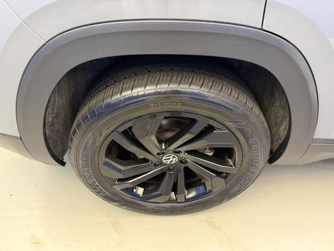 Certified 2023 Volkswagen Atlas Cross Sport SE FWD image 8
