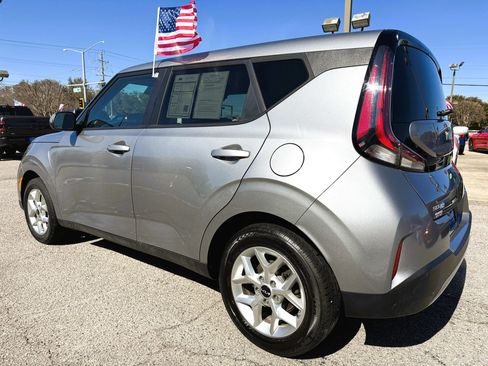 Used 2024 Kia Soul LX w/ Option Group 015 FWD image 17