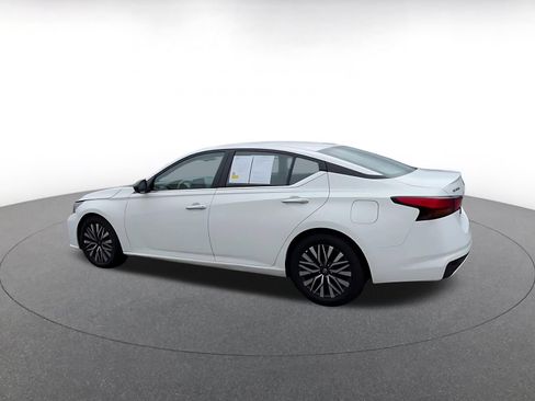 Used 2025 Nissan Altima 2.5 SV FWD image 8