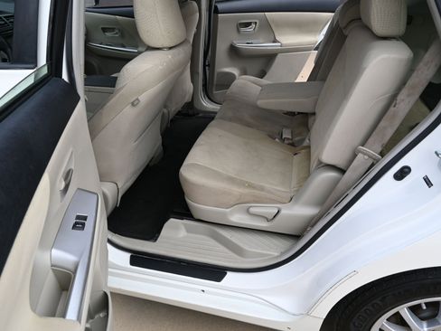 Used 2012 Toyota Prius V Five image 38