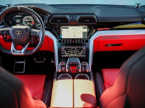 Used 2021 Lamborghini Urus image 20