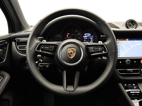 Used 2025 Porsche Macan image 24