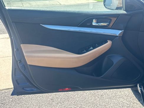 Used 2016 Nissan Maxima SR FWD image 11