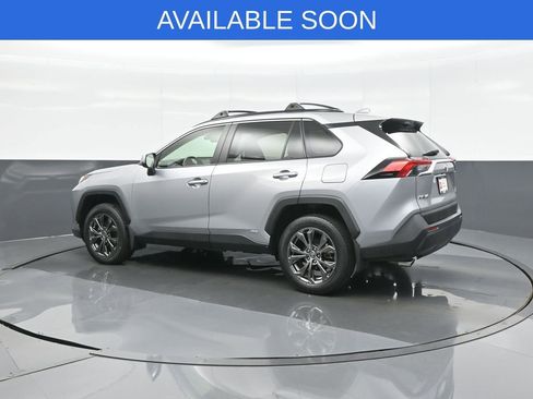 Used 2022 Toyota RAV4 XLE Premium AWD/4WD image 5