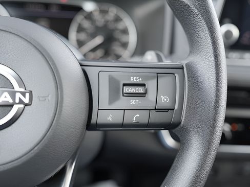 Used 2024 Nissan Rogue S AWD/4WD image 25