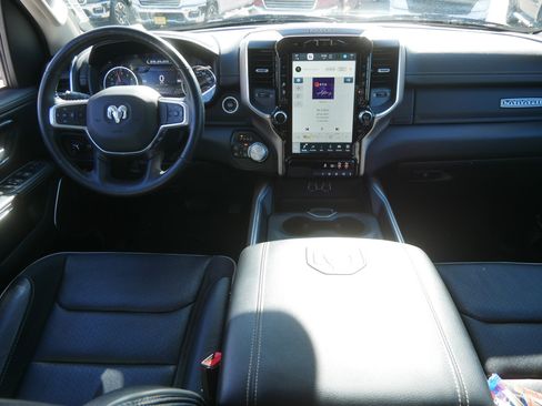 Used 2022 RAM 1500 Laramie AWD/4WD image 10