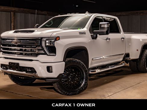 Used 2024 Chevrolet Silverado 3500 High Country w/ Technology Package image 5