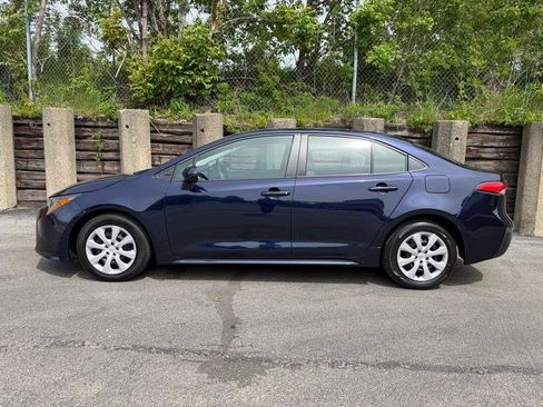 Used 2024 Toyota Corolla LE FWD image 6