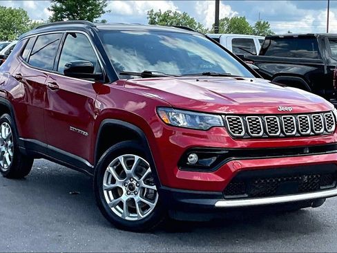 Used 2025 Jeep Compass Limited AWD/4WD image 36