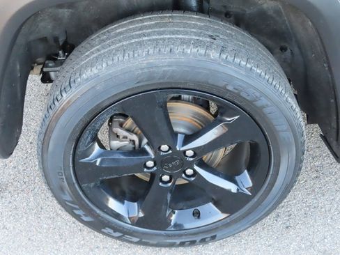 Used 2023 Jeep Grand Cherokee Altitude image 14