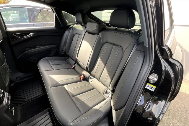 Used 2025 Audi Q4 e-tron Prestige AWD/4WD image 25