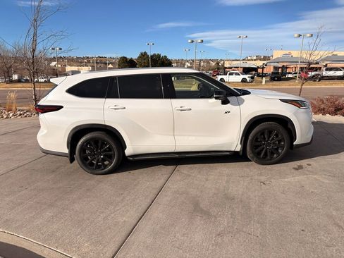 Used 2026 Toyota Highlander Limited image 9