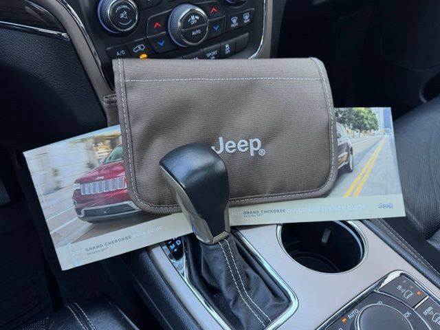 Used 2017 Jeep Grand Cherokee Overland AWD/4WD image 17