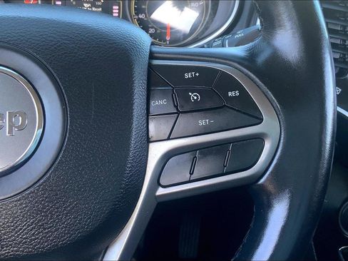 Certified 2021 Jeep Cherokee Latitude Plus AWD/4WD image 19