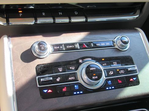 Used 2023 Lincoln Aviator Reserve w/ Equipment Group 201A image 21