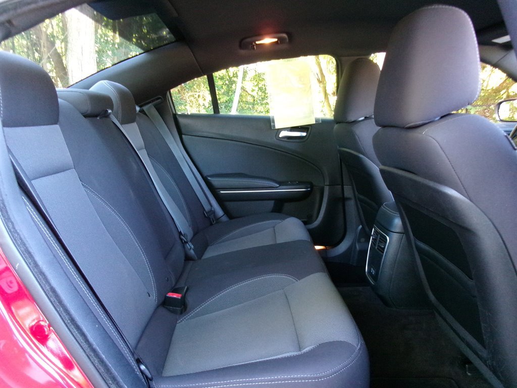 Used 2016 Dodge Charger SE RWD image 27
