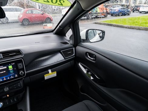 Certified 2024 Nissan Leaf SV Plus image 10