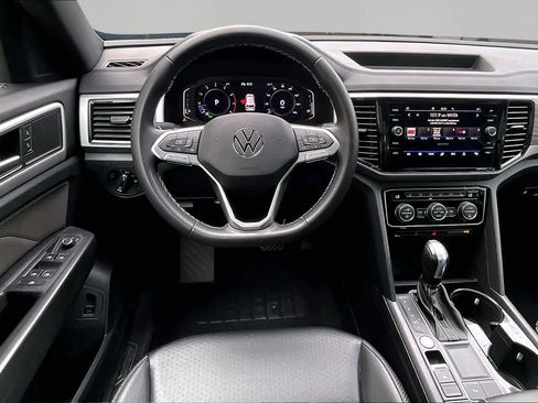 Used 2023 Volkswagen Atlas Cross Sport SE w/ Panoramic Sunroof Package FWD image 6