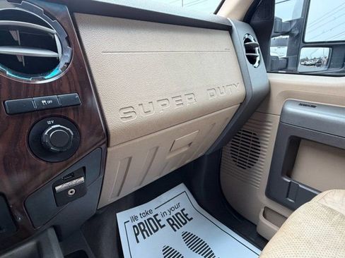Used 2011 Ford F250 Lariat w/ Lariat Interior Pkg image 17