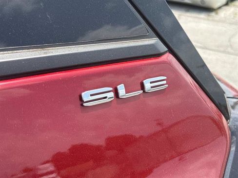 Used 2023 GMC Terrain SLE w/ Driver Convenience Package FWD image 11