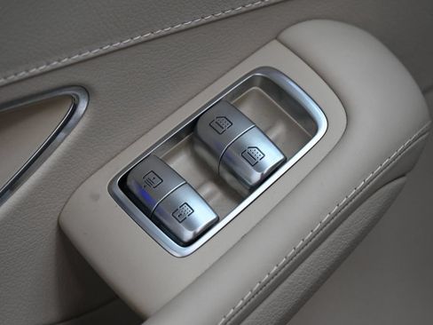 Used 2016 Mercedes-Benz S 550 Sedan image 35