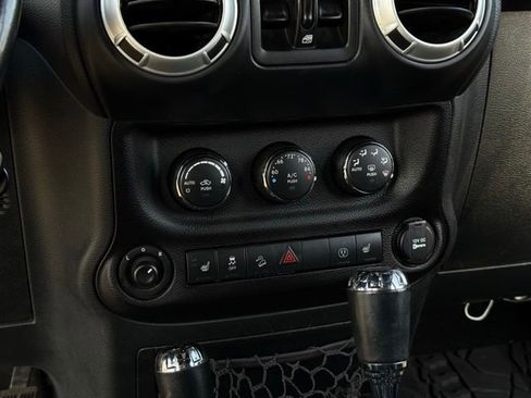 Used 2018 Jeep Wrangler Unlimited Sahara w/ Connectivity Group image 24