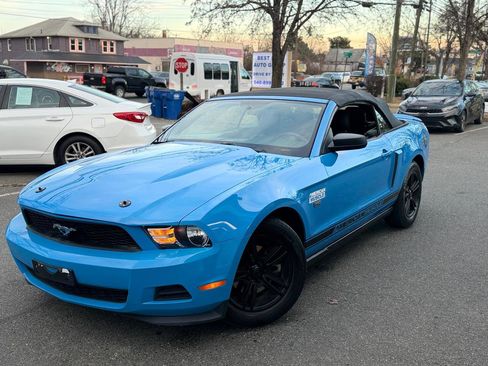 Used 2012 Ford Mustang Convertible image 3