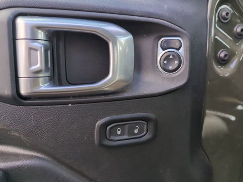 Used 2023 Jeep Gladiator Willys image 6