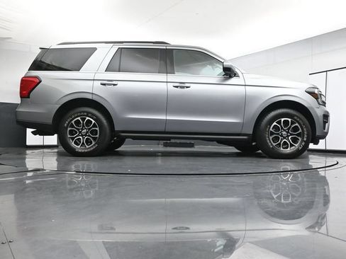 Used 2024 Ford Expedition XLT AWD/4WD image 37