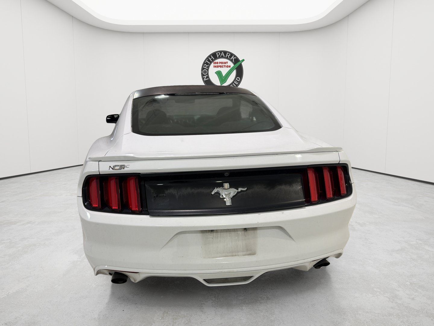Used 2015 Ford Mustang Coupe RWD image 4