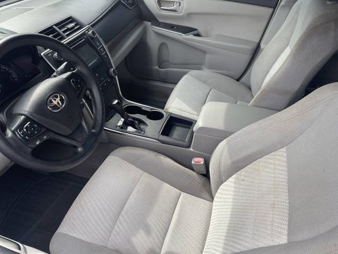 Used 2015 Toyota Camry LE image 4