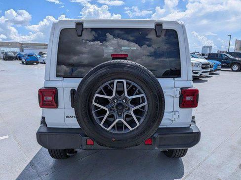 Certified 2025 Jeep Wrangler Unlimited Sahara AWD/4WD image 5