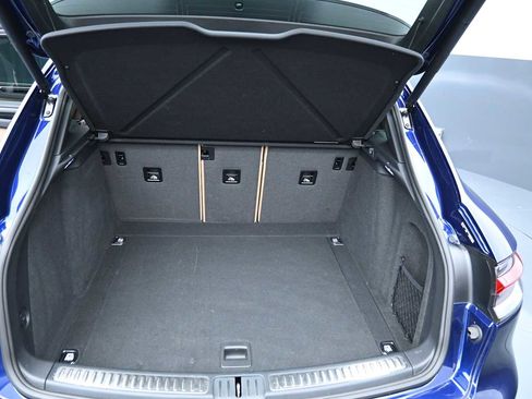 Certified 2026 Porsche Macan AWD/4WD image 17