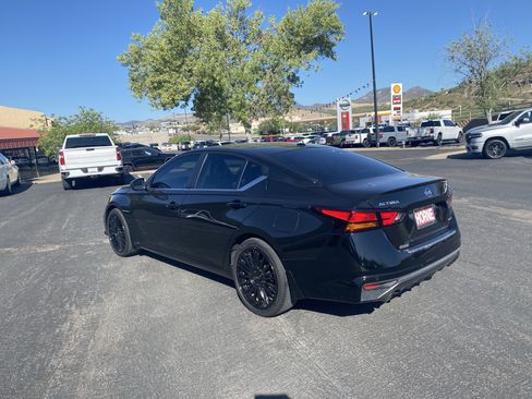 Used 2022 Nissan Altima 2.0 SR FWD image 2