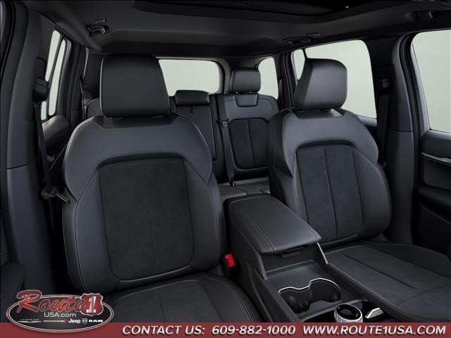 New 2026 Jeep Grand Cherokee Altitude AWD/4WD image 17
