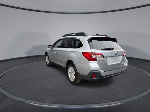 Used 2019 Subaru Outback 2.5i Premium image 6