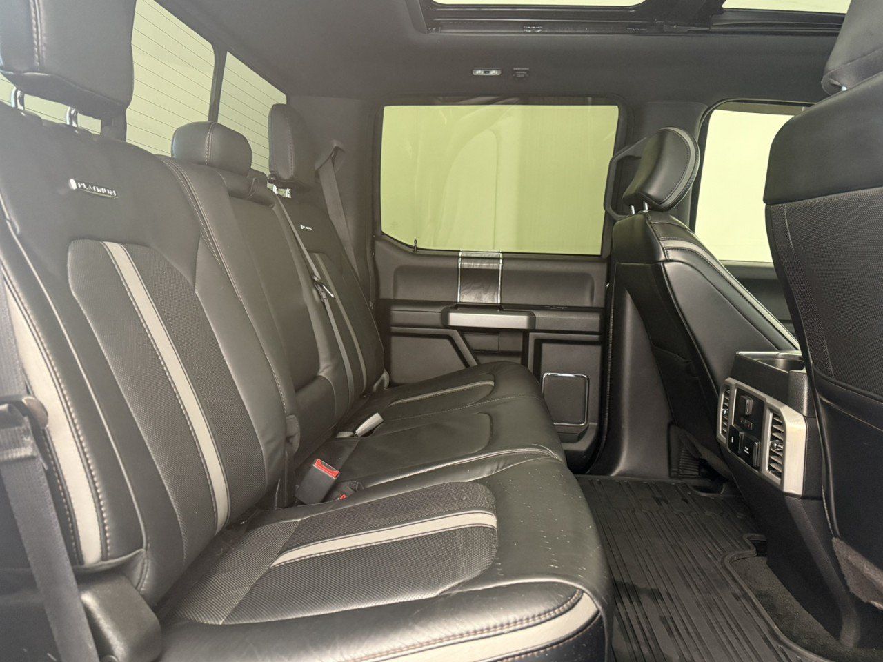 Certified 2019 Ford F250 Platinum w/ Platinum Ultimate Package AWD/4WD image 14