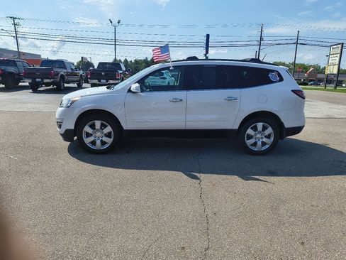 Used 2017 Chevrolet Traverse LT w/ Style and Technology Package FWD image 12