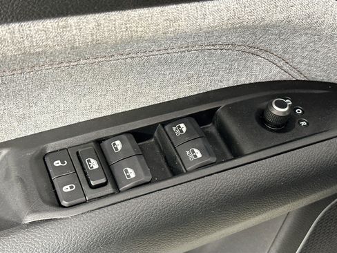 Used 2022 Jeep Compass Latitude w/ Sun and Sound Group AWD/4WD image 17