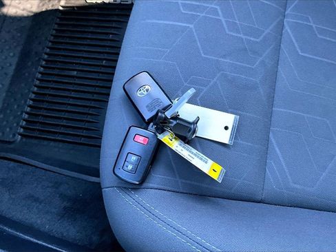 Used 2019 Toyota Tacoma TRD Off-Road w/ Technology Package image 29