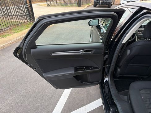 Used 2016 Ford Fusion SE image 18