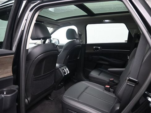 Used 2023 Kia Sorento EX w/ Panoramic Sunroof Package FWD image 25