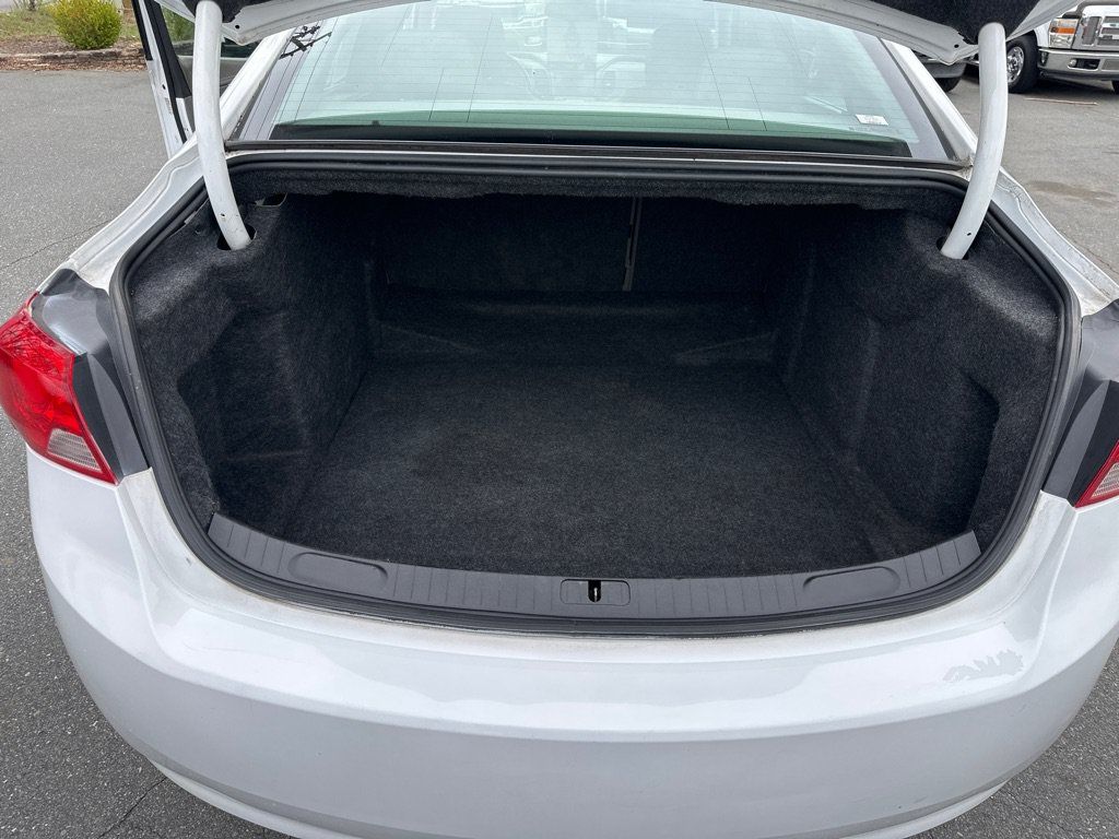 Used 2015 Chevrolet Impala LT FWD image 14