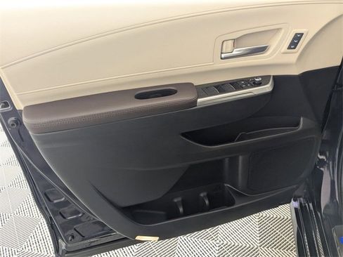 Used 2024 Toyota Sienna Platinum image 10