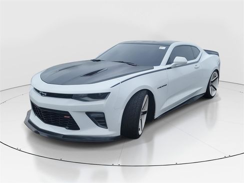 Used 2018 Chevrolet Camaro SS image 2