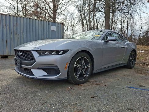 Used 2024 Ford Mustang Coupe image 3
