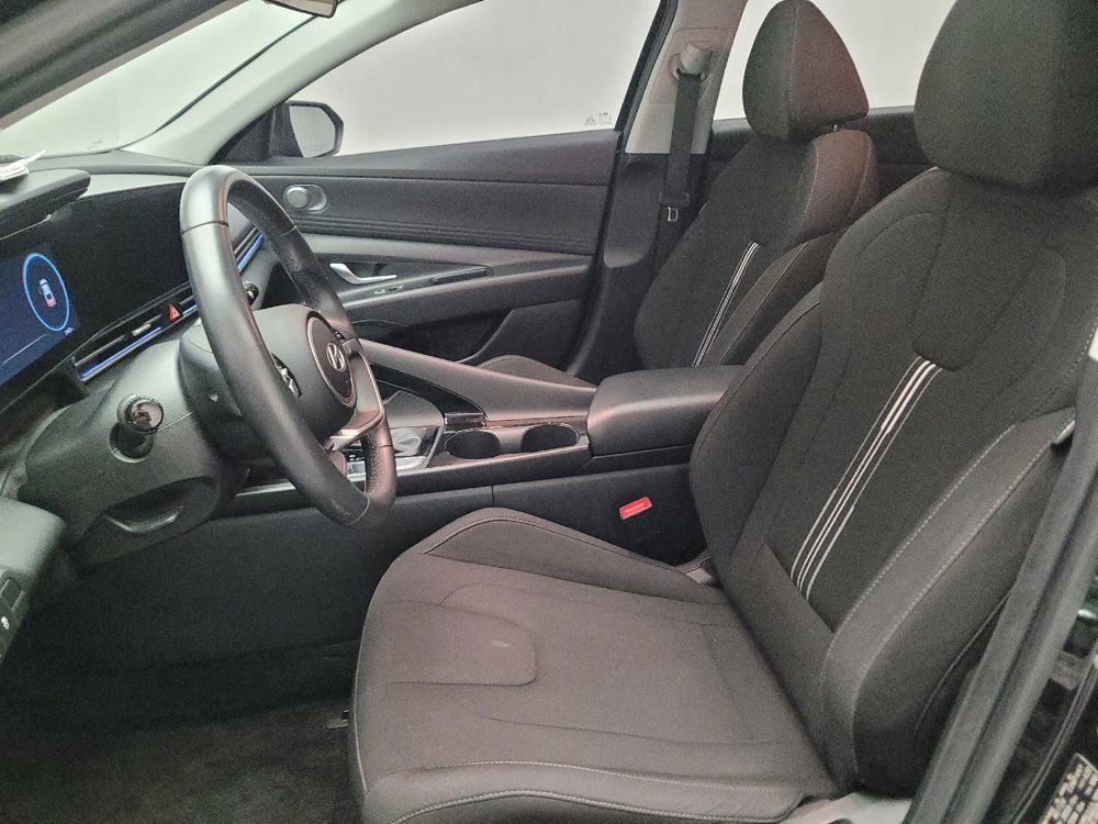 Used 2025 Hyundai Elantra SEL FWD image 17